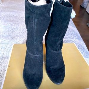 LIKE NEW! Michael Kors Divia Boots. Black Suede. Size 6